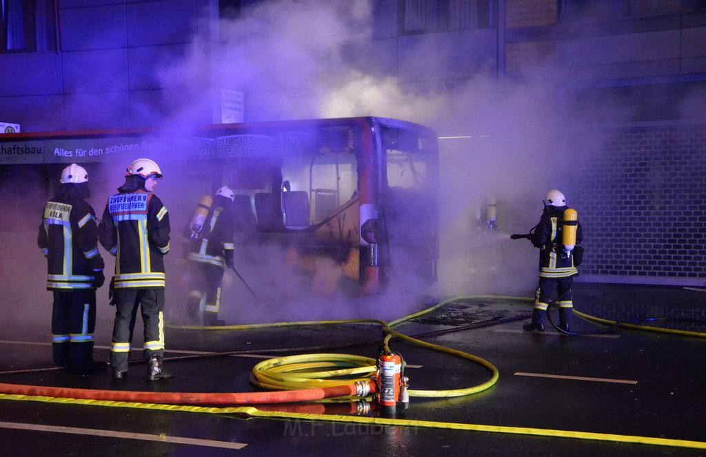 Stadtbus fing Feuer Koeln Muelheim Frankfurterstr Wiener Platz P007.JPG
